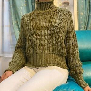 Sz L H&M cropped green ribbed knit sweater in VVGUC